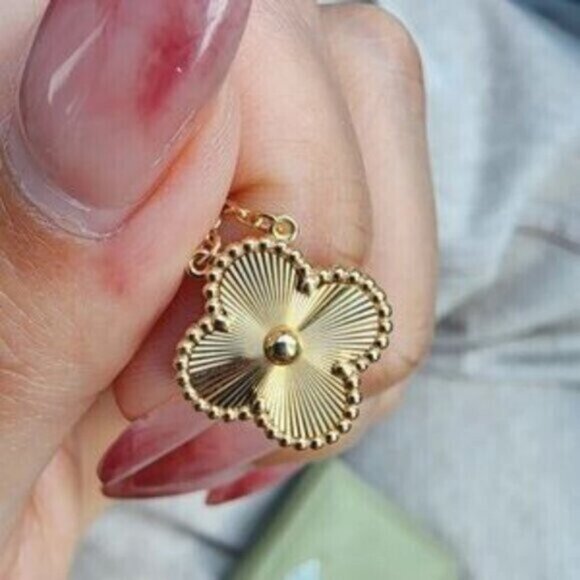 Authentic Van Cleef & Arpels 18K gold laser engraved necklace - Picture 5 of 7